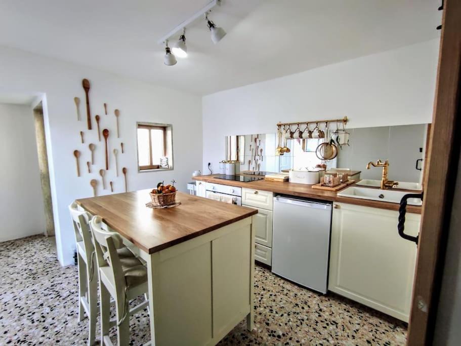 Cinque Terrazze: Freshly Renovated 2-Bedroom House Ceglie Messapica Exteriör bild